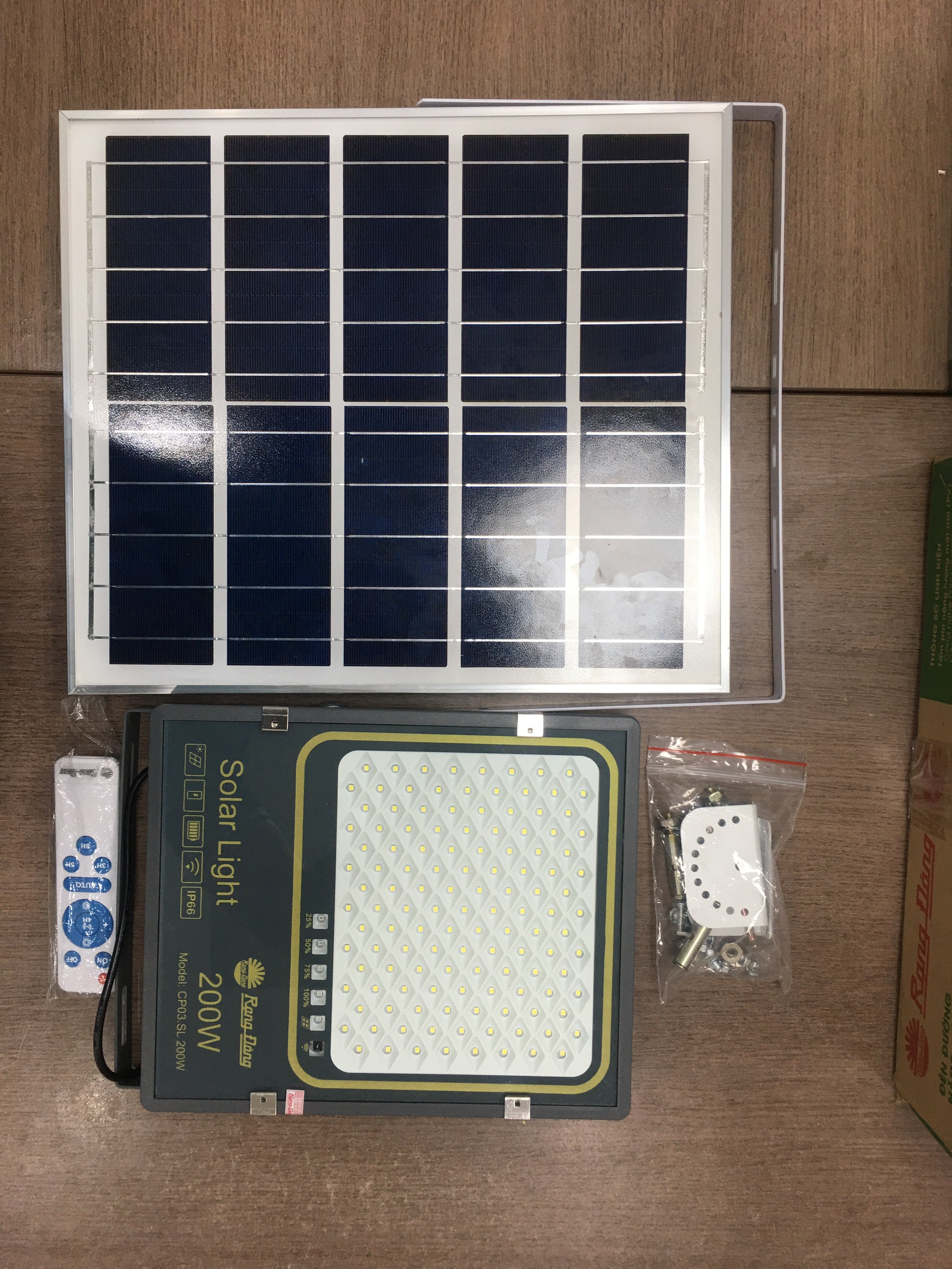 ĐÈN NĂNG LƯỢNG MẶT TRỜI RẠNG ĐÔNG