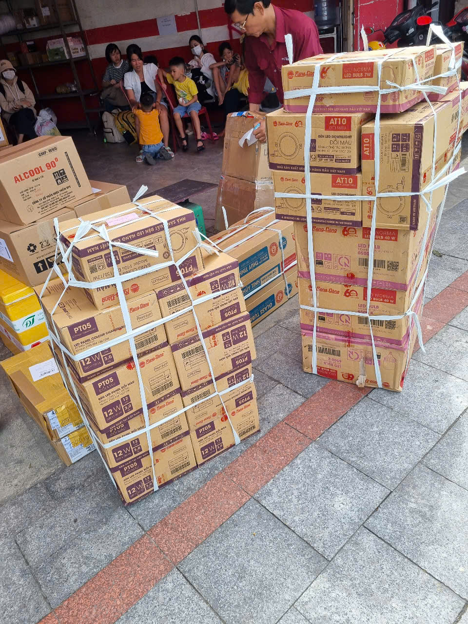 BÓNG ĐÈN RẠNG ĐÔNG