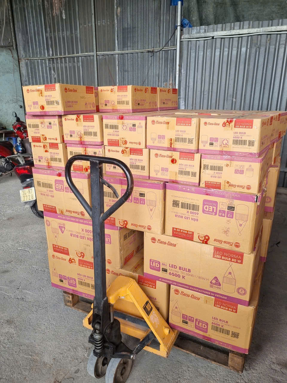 phân phối thiết bị điện rạng đông