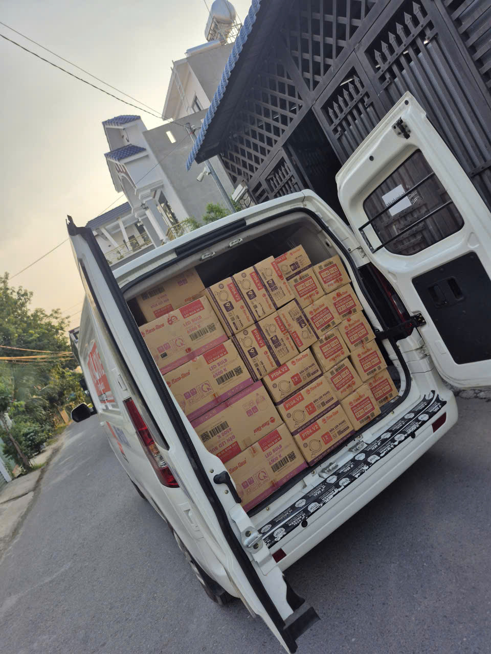 nhà phân phối bóng đèn rạng đông