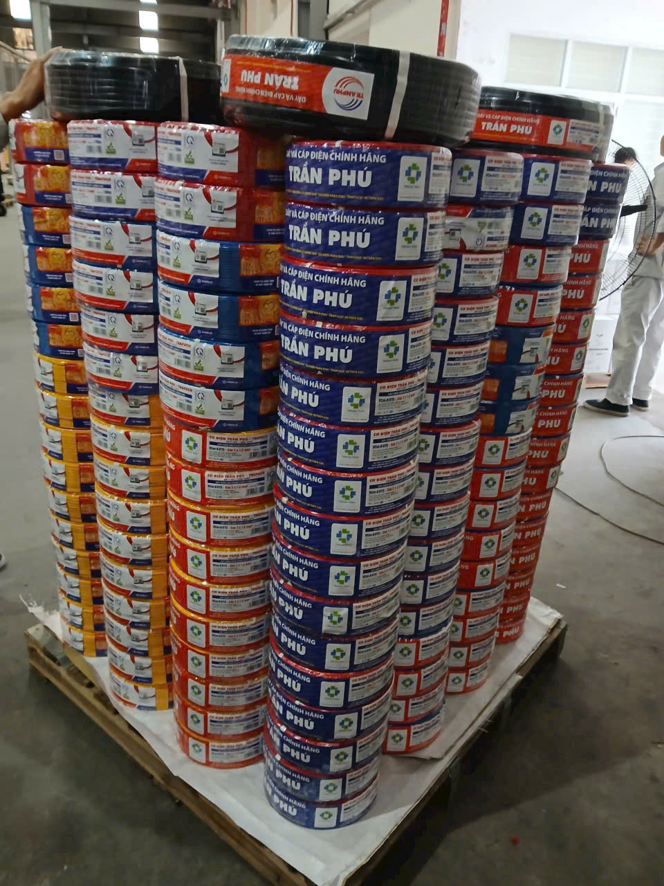 dây cáp điện trần phú